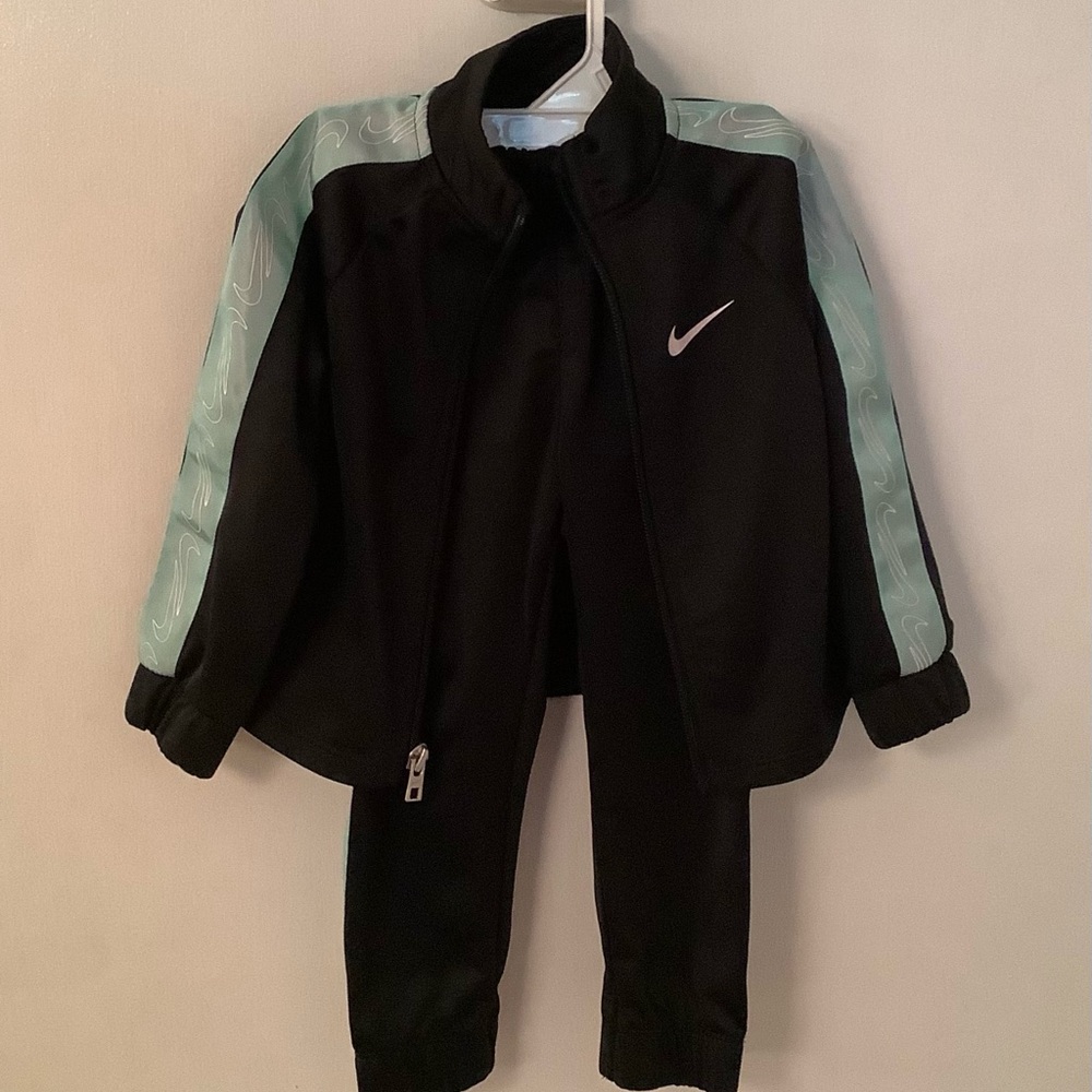 Nike 2 piece athletic set. Size 18M